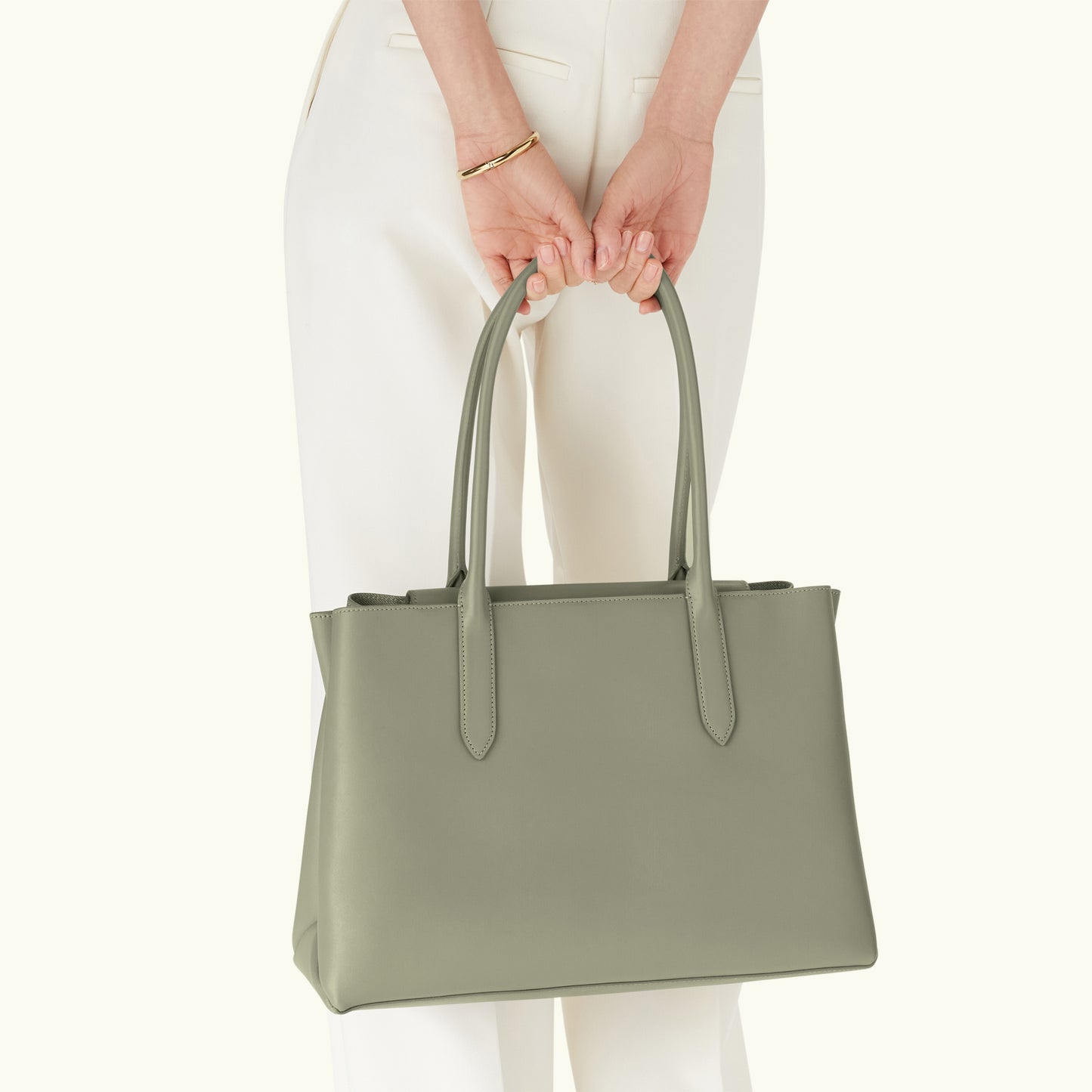 Furla Meridiana Large Leather Tote Bag – Elegant Structured Handbag for Everyday Use