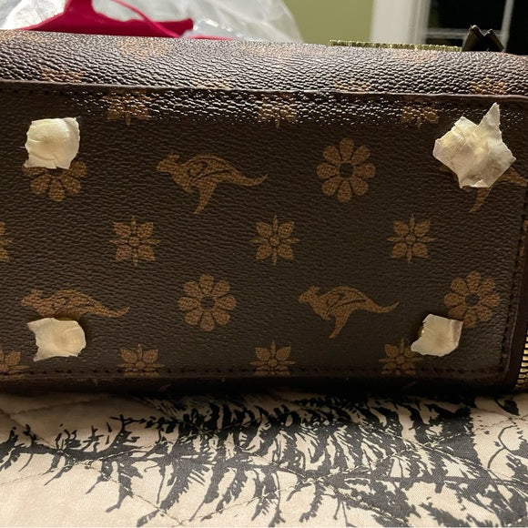 Brand new never used Leather Kaidifeiniroo Design.