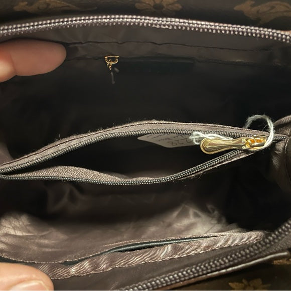 Brand new never used Leather Kaidifeiniroo Design.