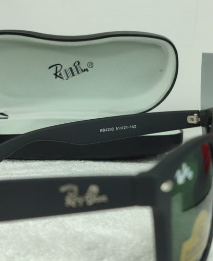 RayBN16-Wayfarer Mate Black Green
