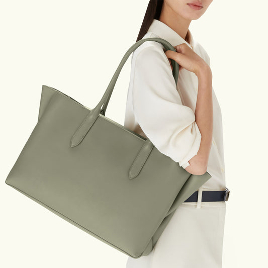 Furla Meridiana Large Leather Tote Bag – Elegant Structured Handbag for Everyday Use