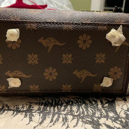 Brand new never used Leather Kaidifeiniroo Design.